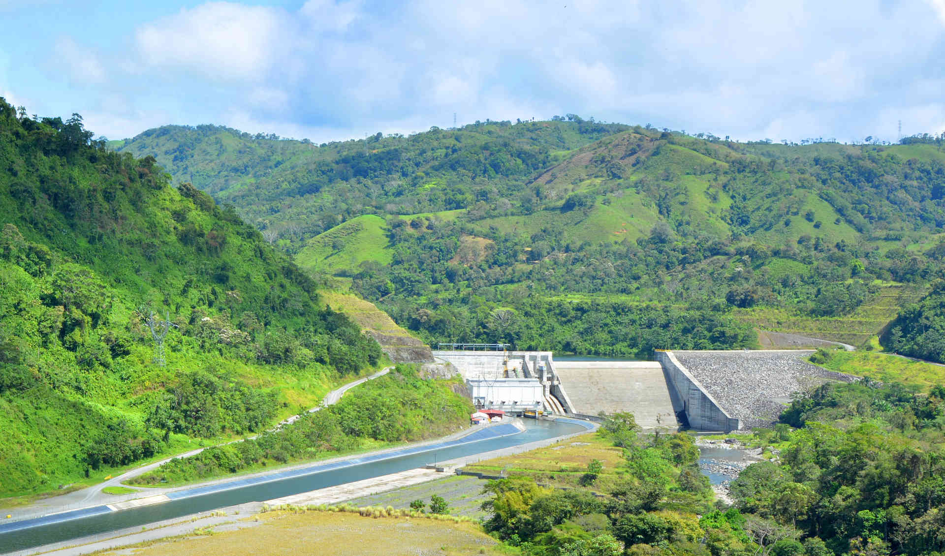Bajo Frio Dam and canal